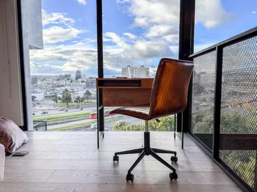Skyline Suites - Elegant Living With Coworking & Scenic Views Bogota
