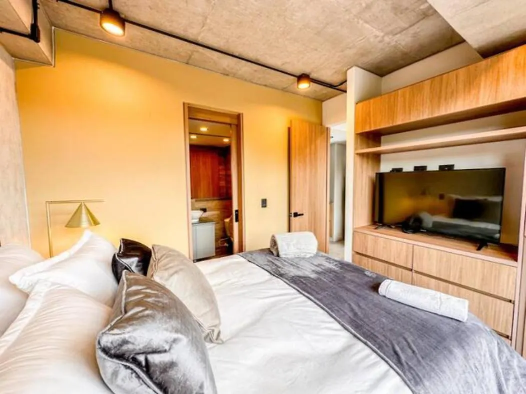 Apartment Skyline Suites - Elegant Living With Coworking & Scenic Views Bogota