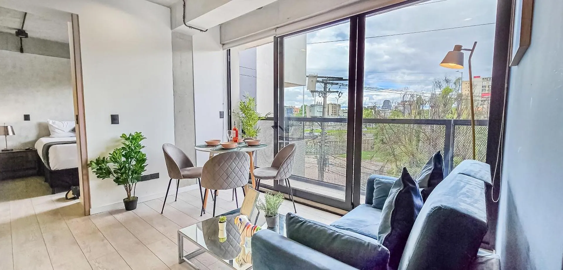 Apartment Skyline Suites - Elegant Living With Coworking & Scenic Views Bogota